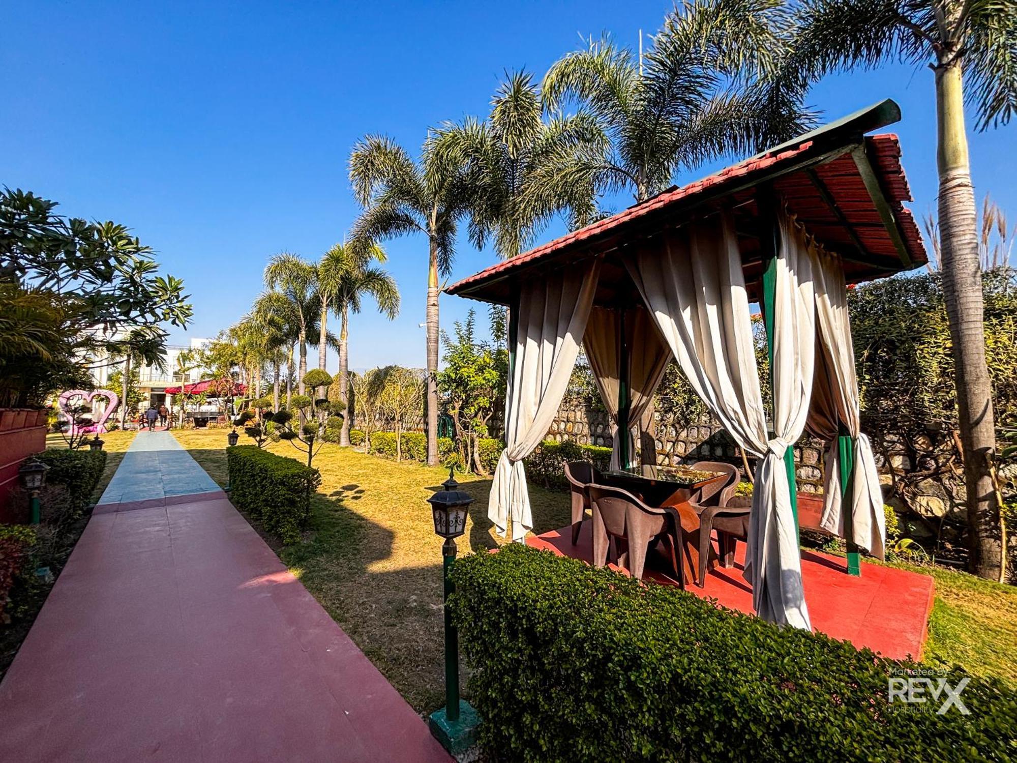 The Neeraj River Forest Resort Ayurvedic Wellness Center Ришикеш Экстерьер фото
